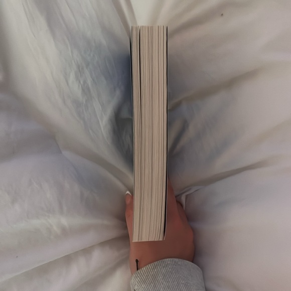 They both die at the end (book) - Picture 2 of 4